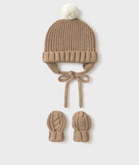 Conjunto de gorro e luvas tricô recém nascido Mayoral