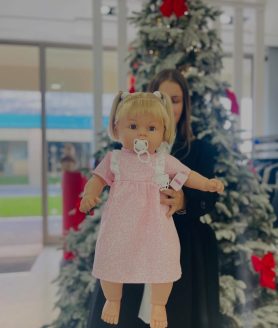 BONECA RISITAS C/CABELO CHUPETA SONS 65 cm